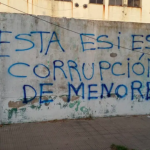 Más de 10 escuelas de La Plata fueron vandalizadas con leyendas en contra de la ESI
