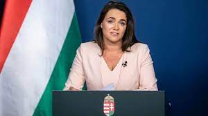 Renuncia presidenta de Hungría tras polémico indulto